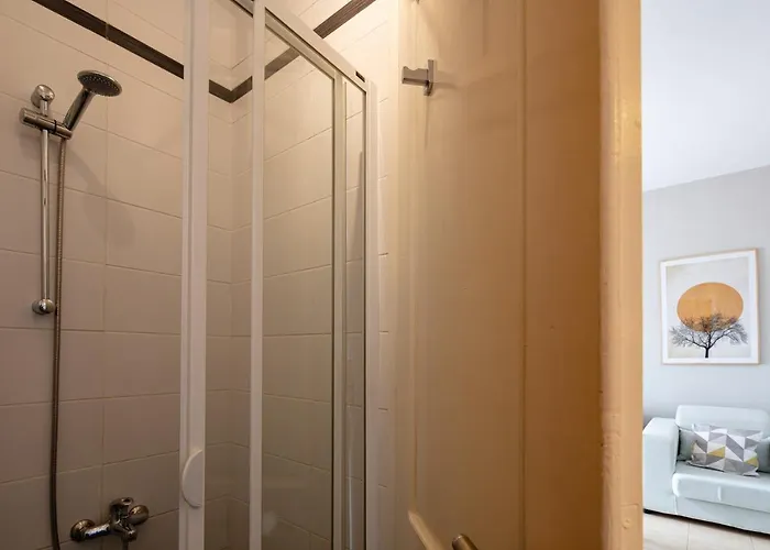 Plaka Modern Apartment